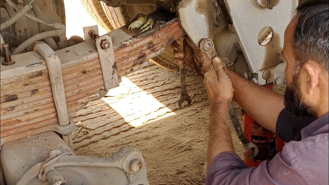 Truck Axle Repair 🔧 | Heavy Duty Hub Maintenance – Mechanic Life Vlog#TruckRepair #MechanicLife 