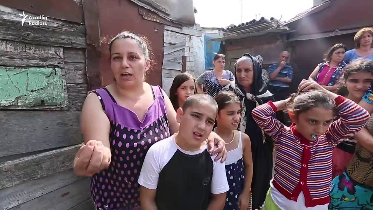 23 ildir, Biləcəri deposuna sığınan məcburi köçkünlər...