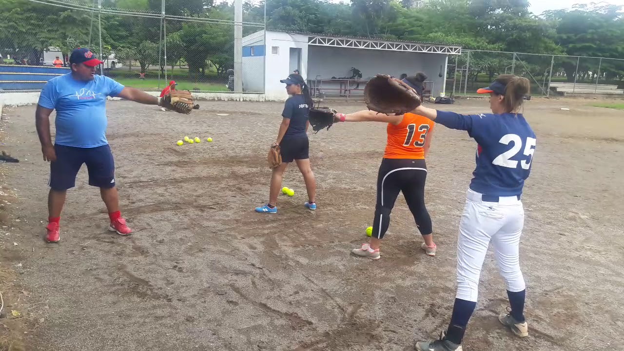 2017.nov.05 Coach Cubano de Pitcheo explica ejercicios 2