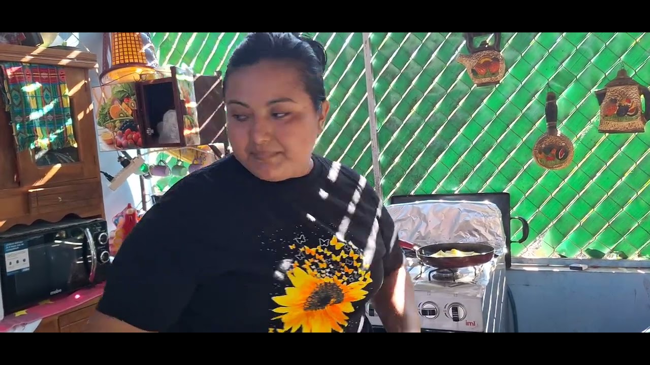 ASI DE SABROSO SE DISFRUTA DE UN CAFE Y LAS PIPITAS FRITAS