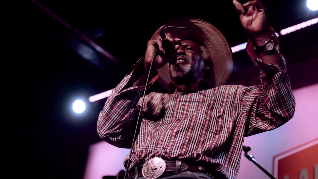 Robert Finley - Is It Possible To Love 2 People LIVE in Memphis