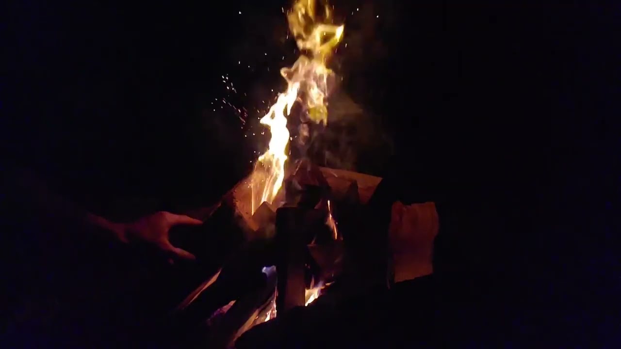 Маленький костёр - замедленное видео / Small bonfire - slow motion video