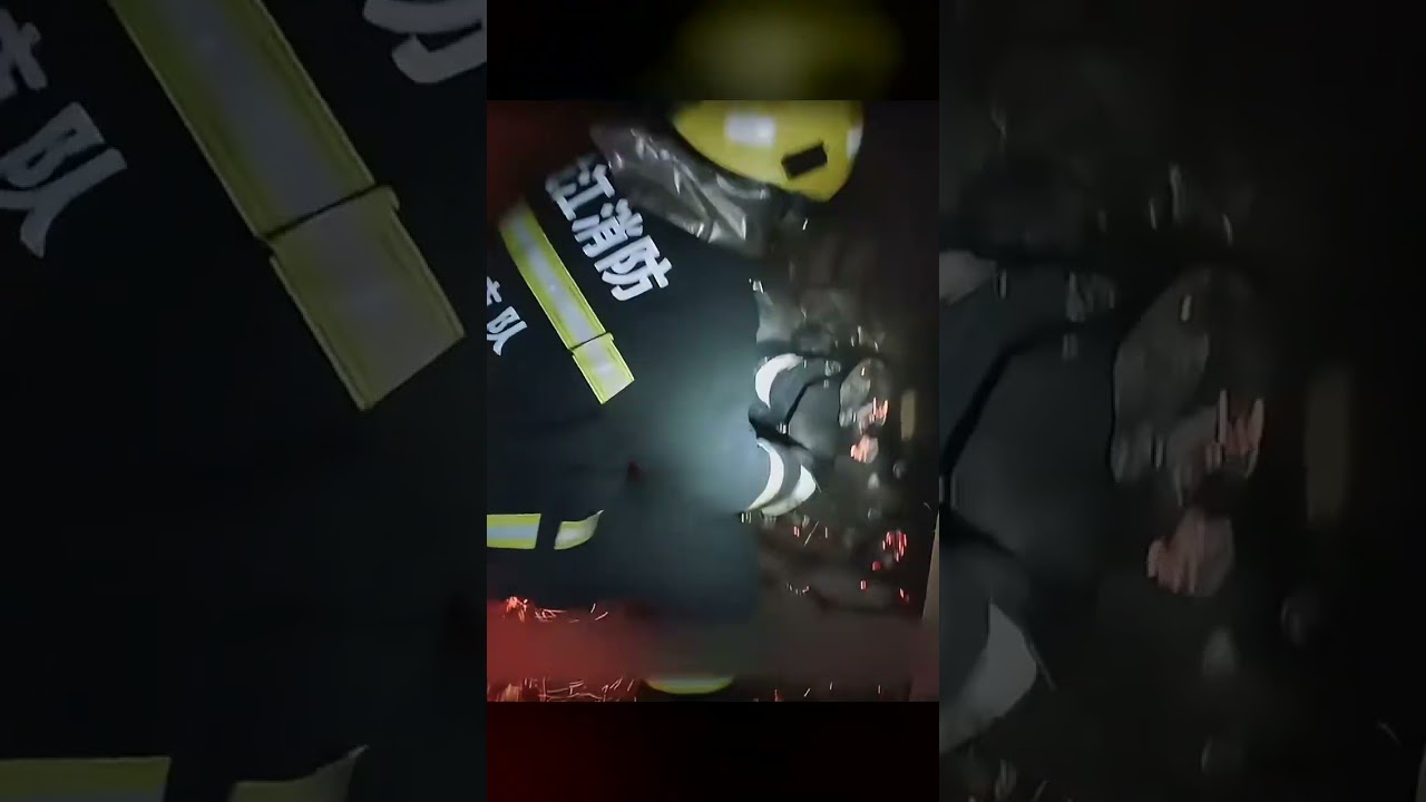 母親為了救兒子不顧生命危險！躺進火堆，用自己的身體抵擋火焰，太感人了！ 