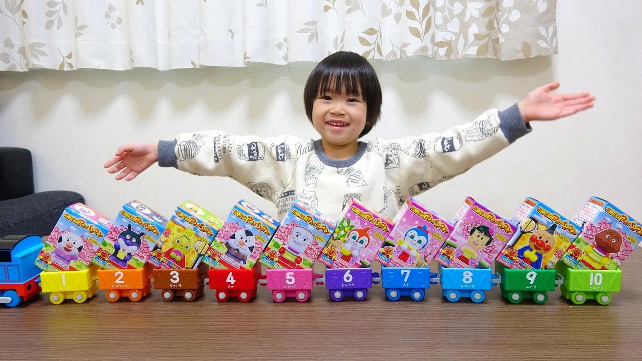 レオくんとアンパンマンマスコット ひなまつり！カラフルなトーマスの列車！ レオスマイル