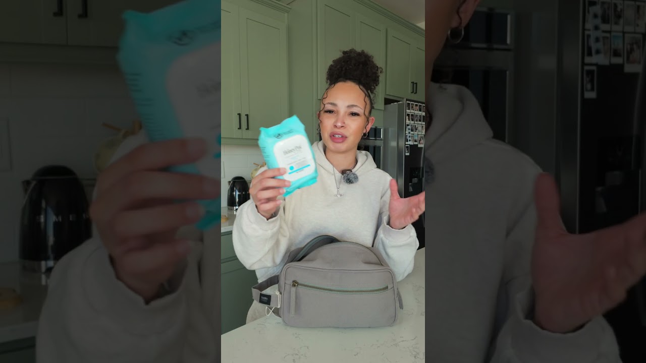 what's in my gym bag *as a beginner gym girlie* #whatsinmybag #gymbag