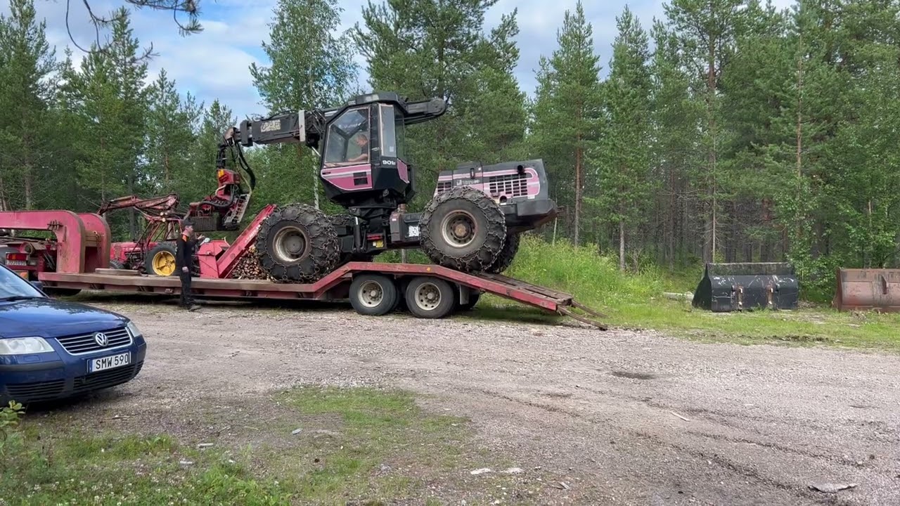 Valmet 901.2 Harvester loading