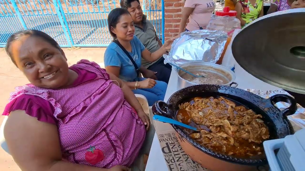 Así nomas festejan los Nopales guerrero el día dela Cruz, municipio d TLALCHAPA