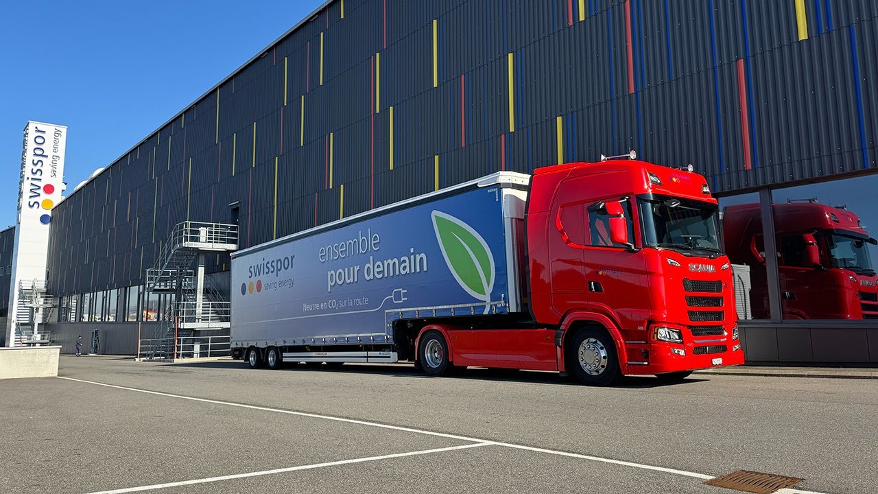 Swisspor fährt elektrisch voraus – mit über 400 km Reichweite im Alltag