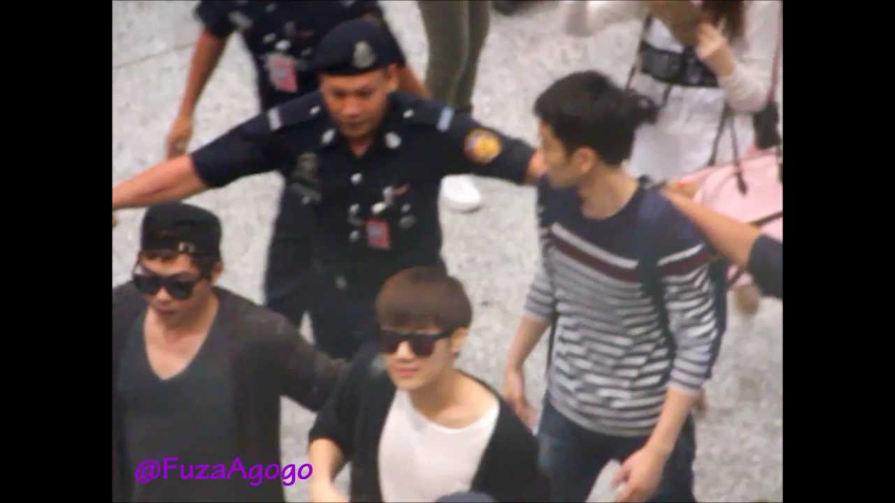 131017 INFINITE Arrived at KLIA Malaysia (Sunggyu Waving)