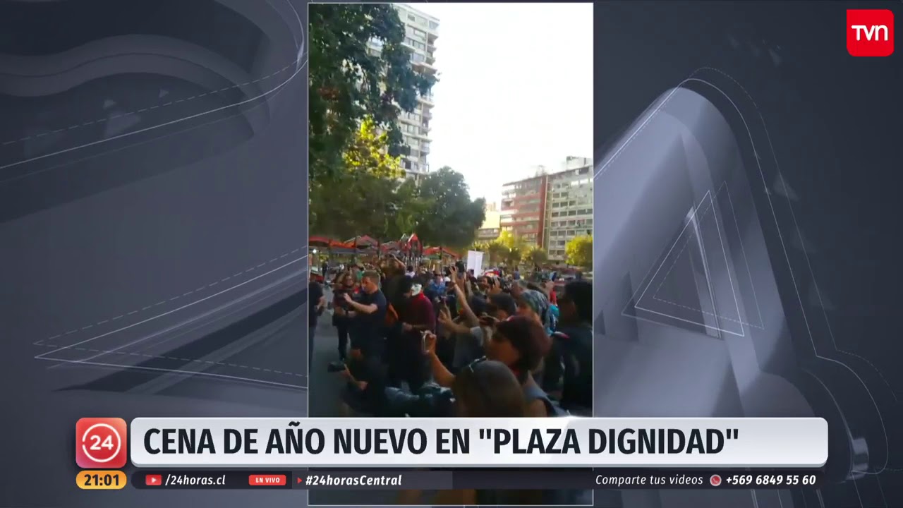 Manifestantes se reúnen pacíficamente en Plaza Baquedano a la espera de Año Nuevo