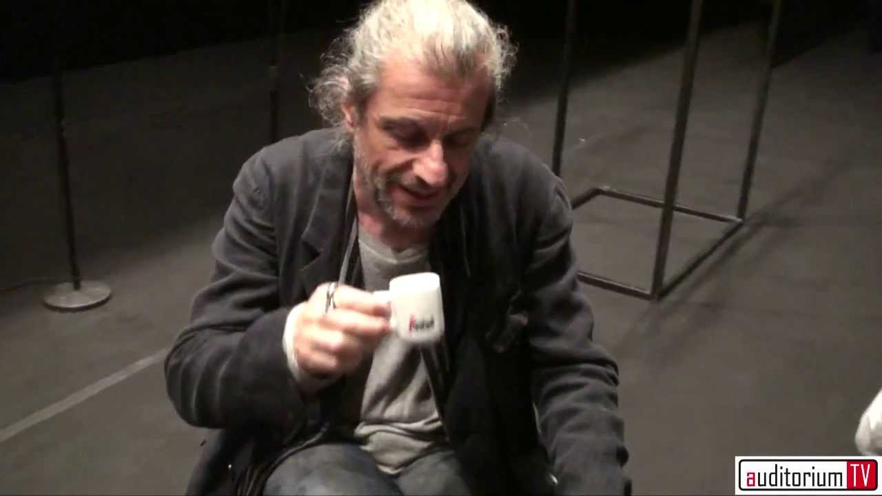 Un caffè con Alessandro Bergonzoni