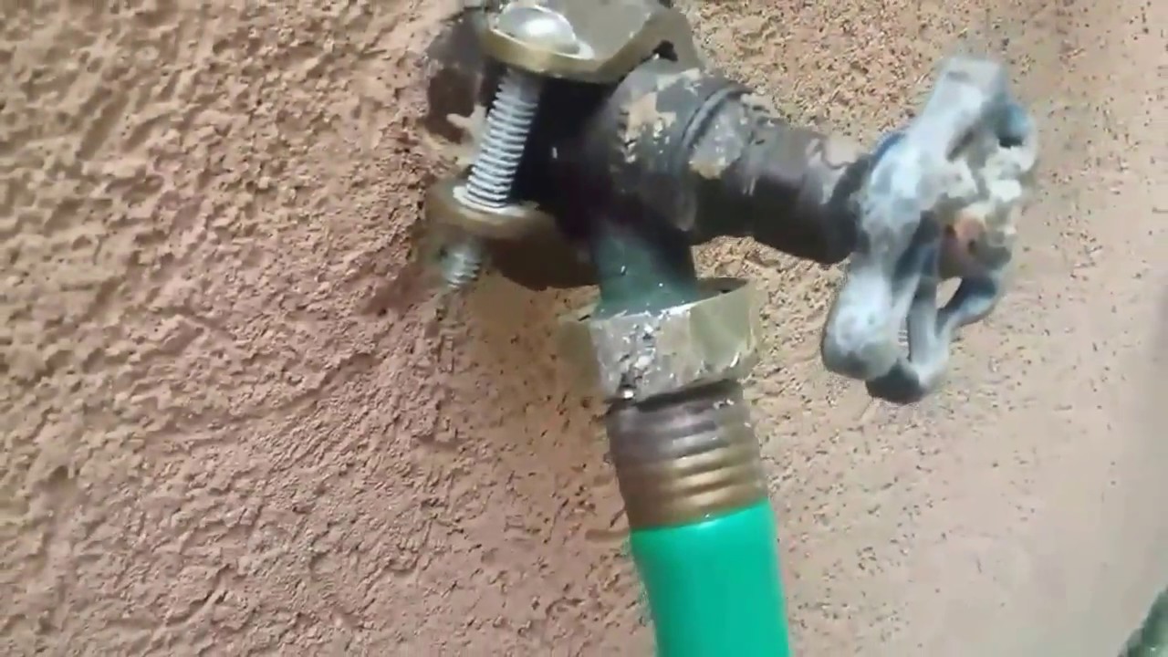 How to remove a Stuck Garden Hose on a Outside Spigot, Faucet.  A  Seized hose on Spigot/Faucet