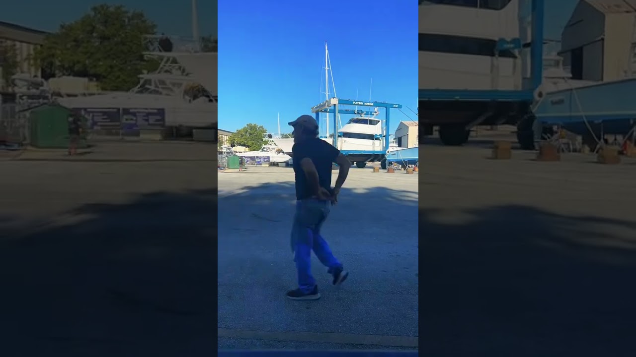 Bottom painting quick & Easy. Yacht  service and maintenance. #AboutBoatsFL #BottomPainting #Yacht