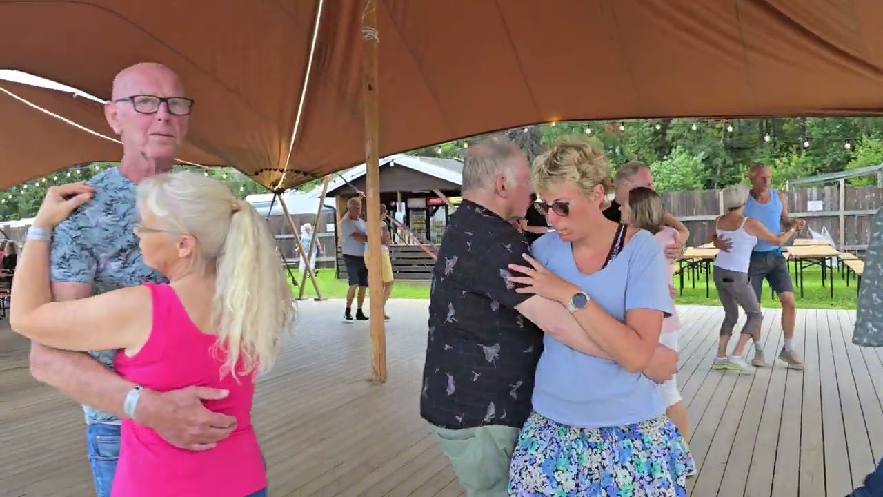 Minns du mig Maria med Sandins på festivalscena Dokka Camping 28.6.24 Dansnytt Jan Tore Eriksen