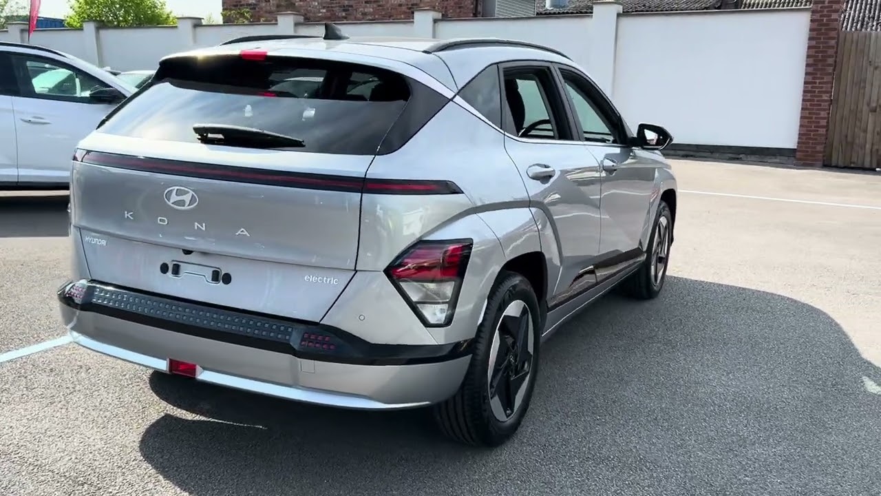 Hyundai KONA Electric Advance in Shimmering Silver