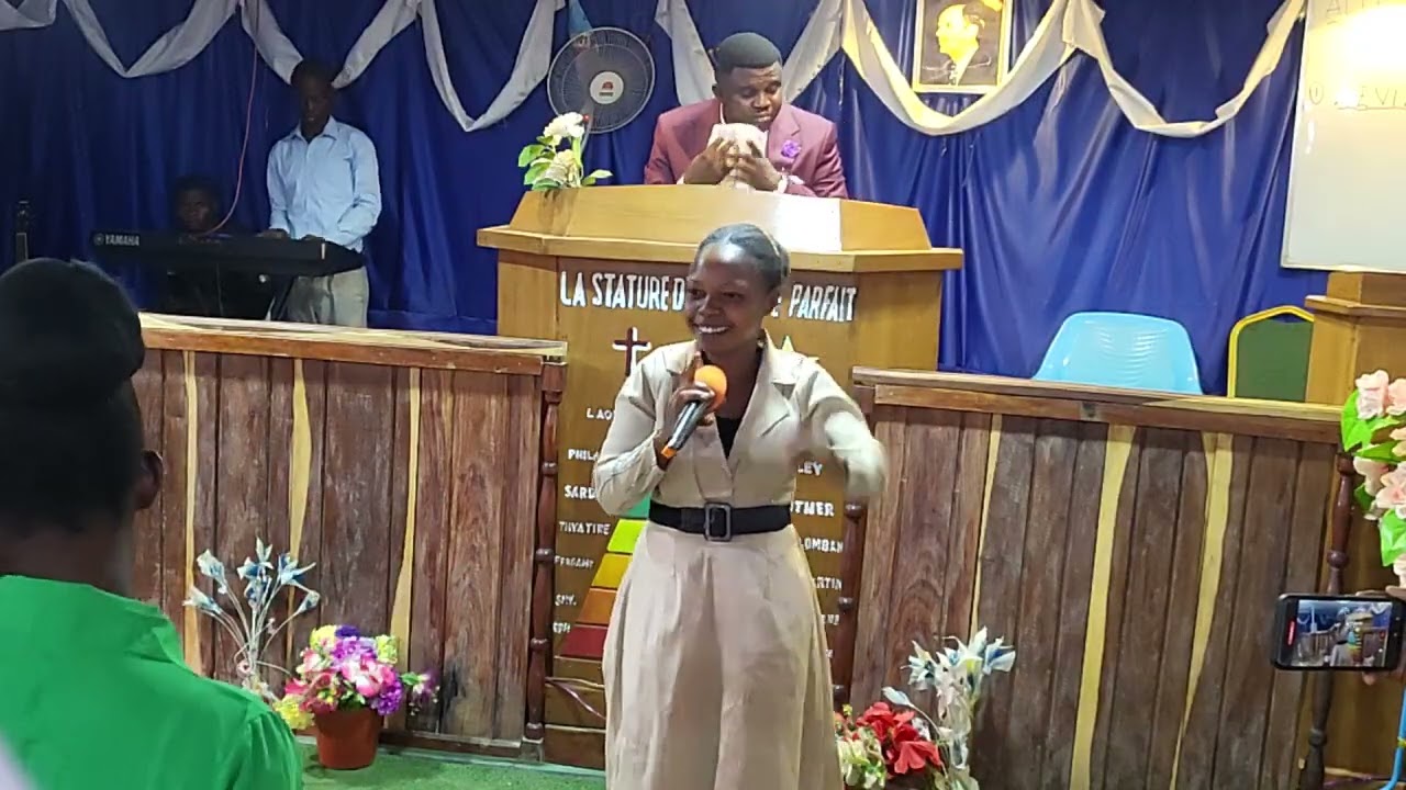 SR KASY CHANTE AU SOLEIL LEVANT 