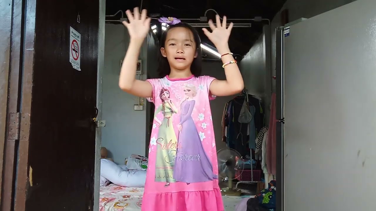 เป็นเพลงเชียร์ลีดเดอร์แต่หนูไม่ได้เอามาหมดนะคะทุกคนพอดีหนูยังจำไม่ค่อยได้ถ้าหนูจำได้มาลงให้ฟังนะคะ