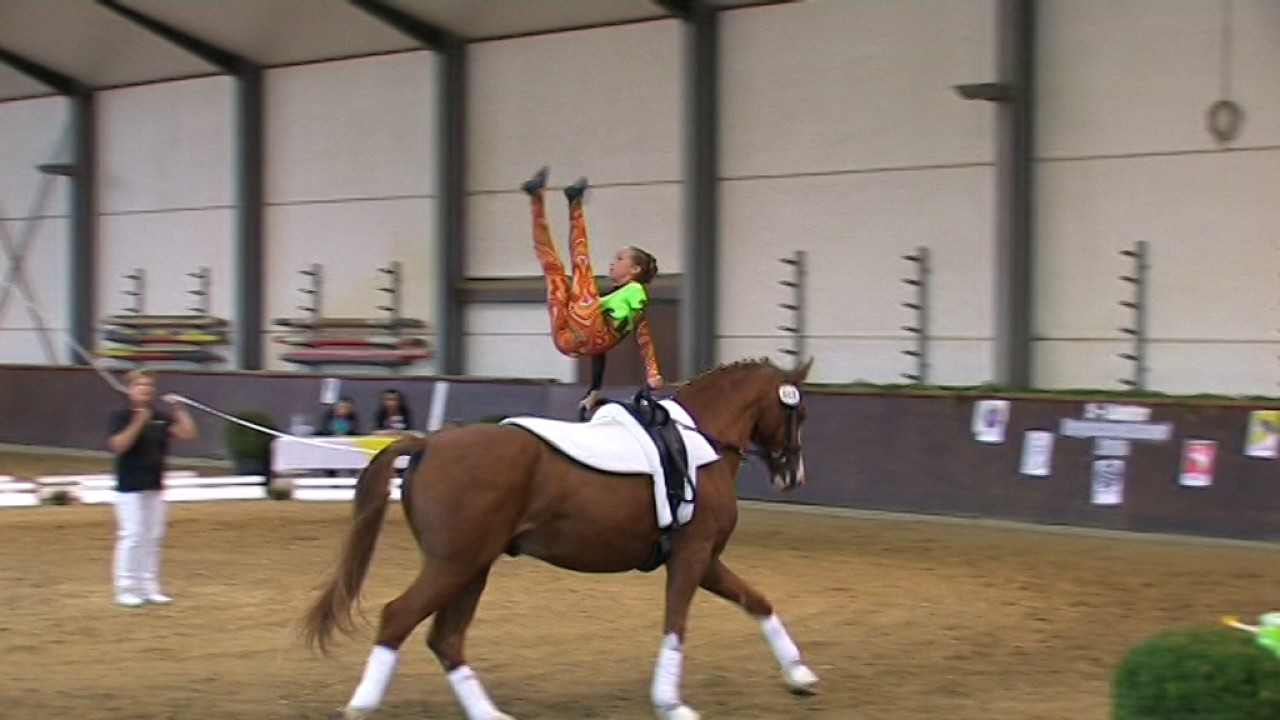 Fünf-Länder Vergleichswettkampf Paula Waskowiak Pflicht