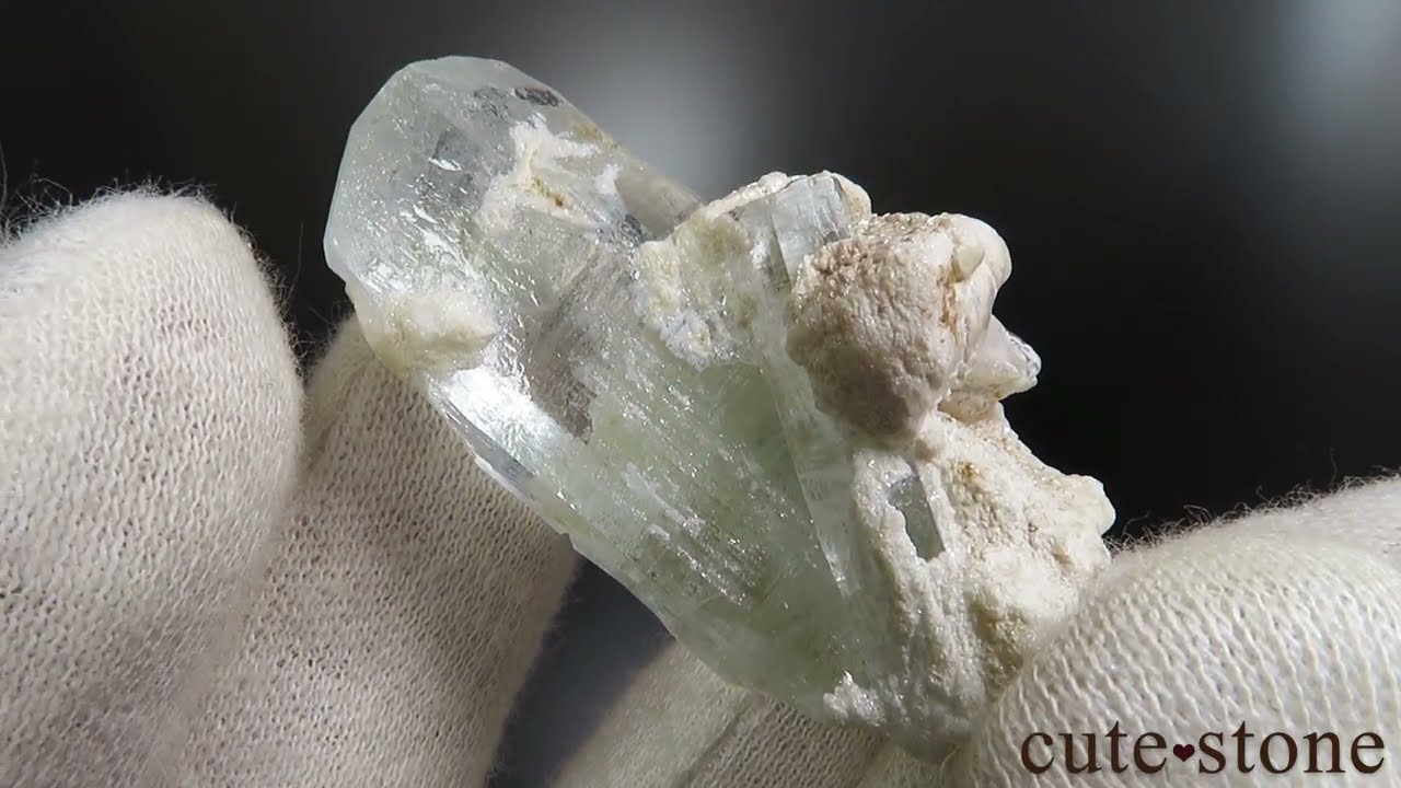 パキスタン シガル産 アクアマリンの原石 No.28