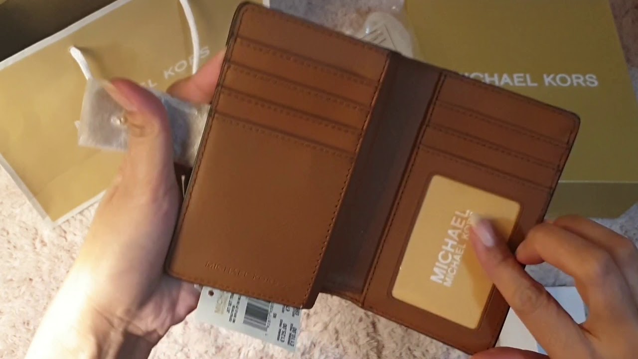 Michael Kors Jet Set Bifold Zip Coin Wallet
