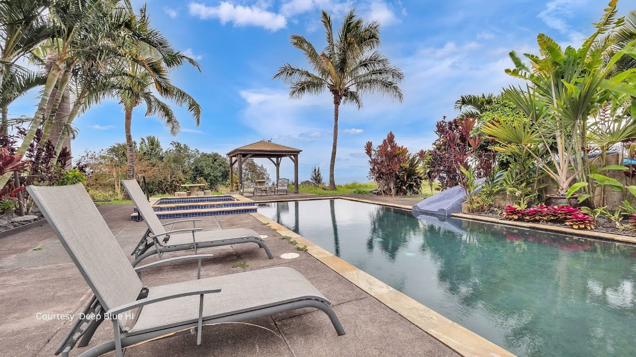 PHOTOS: Roseanne Barr’s 46-acre, $1.9M Hawaiʻi Island ranch is for sale