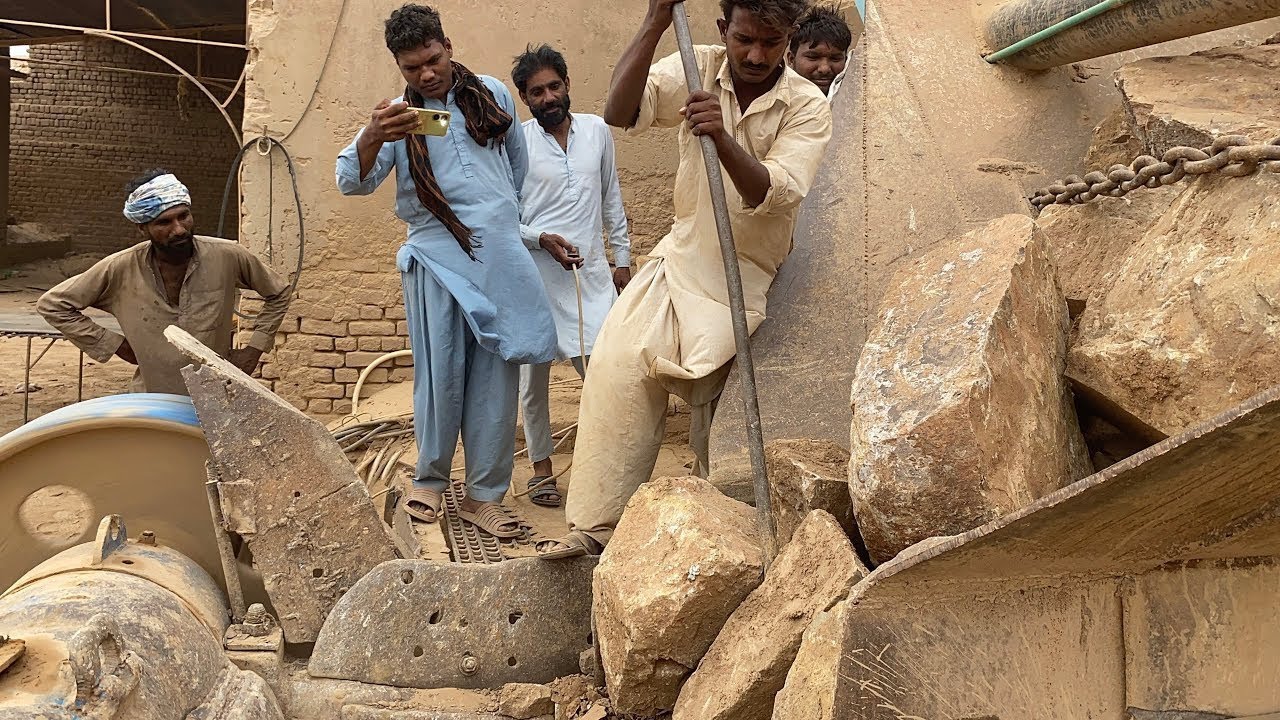 Massive Rock Jam in Crusher Machine | Workers Breaking Giant Stones | Crushing Rock