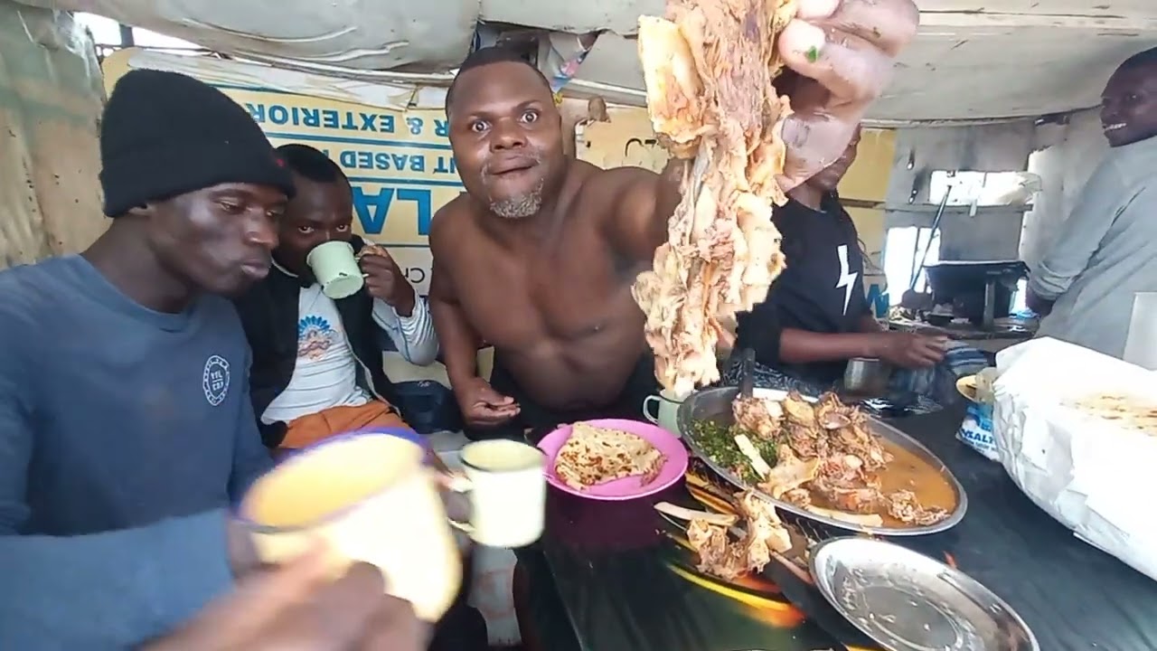 Eating Kenyan mukbhang in famous Rongai kibanda 😋😋😋😋  #Kenyanfood #UgalimanDiet #AfricanMukbhang