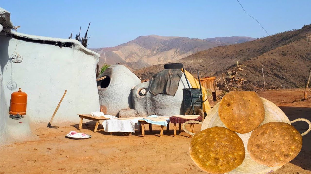 حياة القرية تقليدية وطهي الخبز في الفرن الحطب تقليدي في جبال الريف نواحي الحسيمة