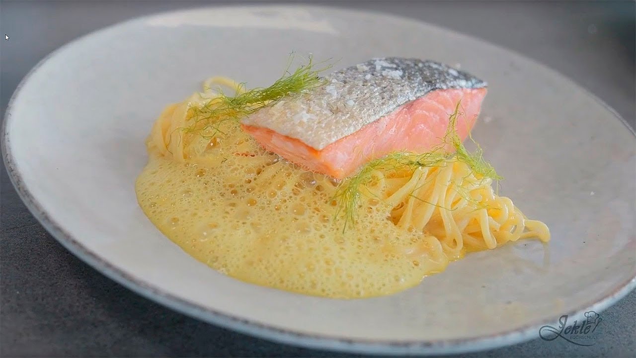 Dinner is ready: Lachs auf Pasta mit Safransauce!