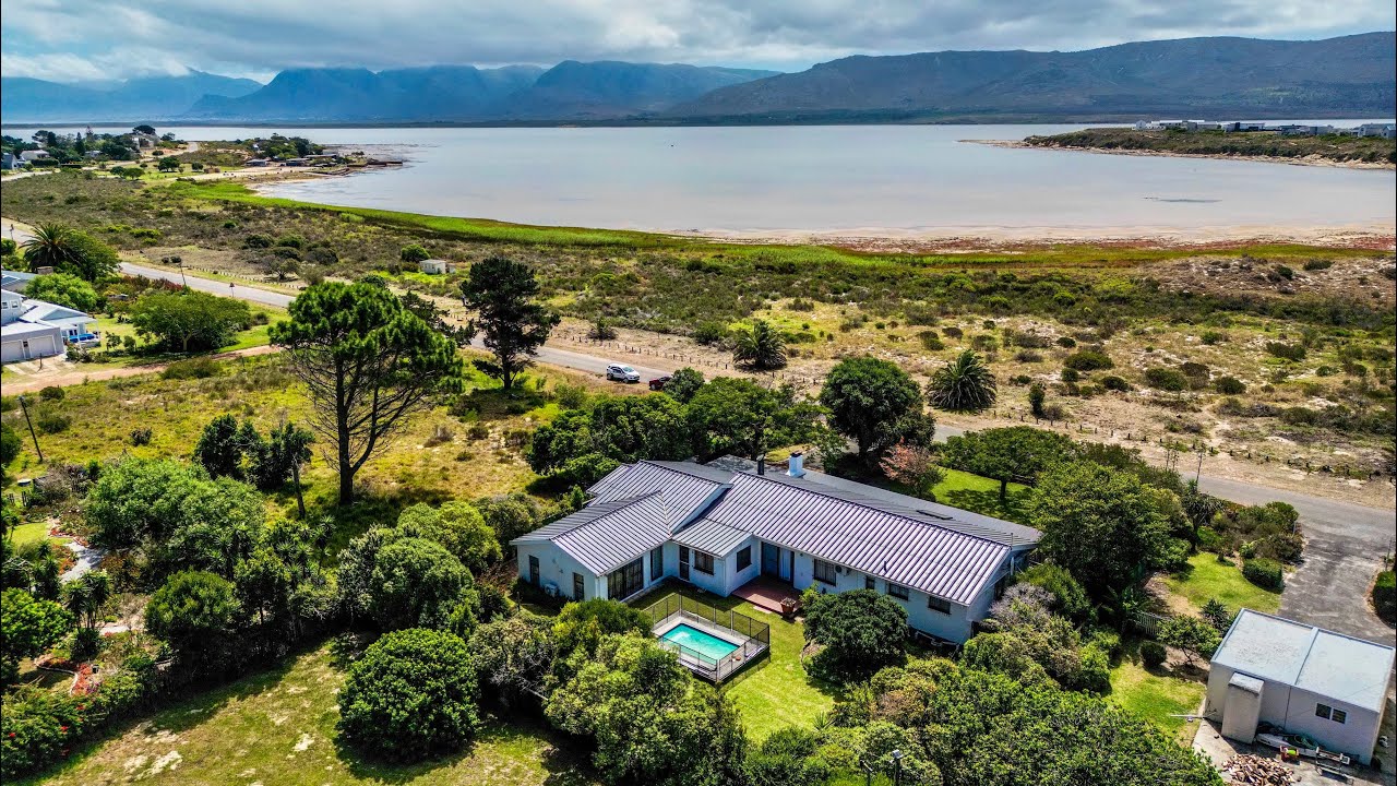 5 Bedroom riverside house for sale in Fisherhaven, Hermanus, South Africa : R4,950,000