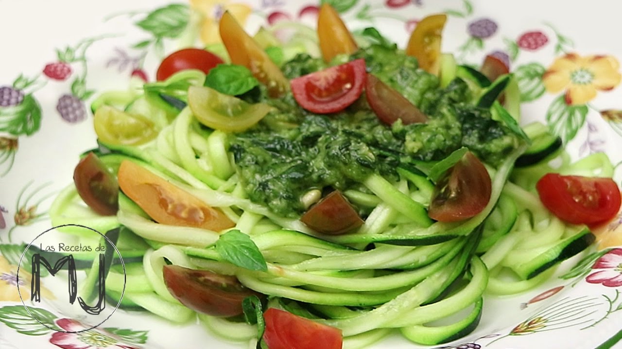 Espaguetis de calabacín con salsa pesto casera