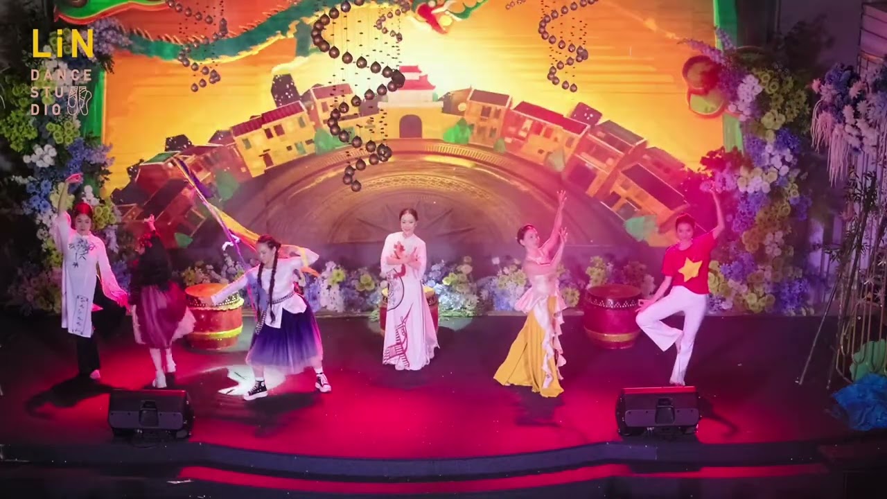 Múa: Made in Vietnam ,tiết mục mở màn chương trình Year End Party của Lin Dance Studio