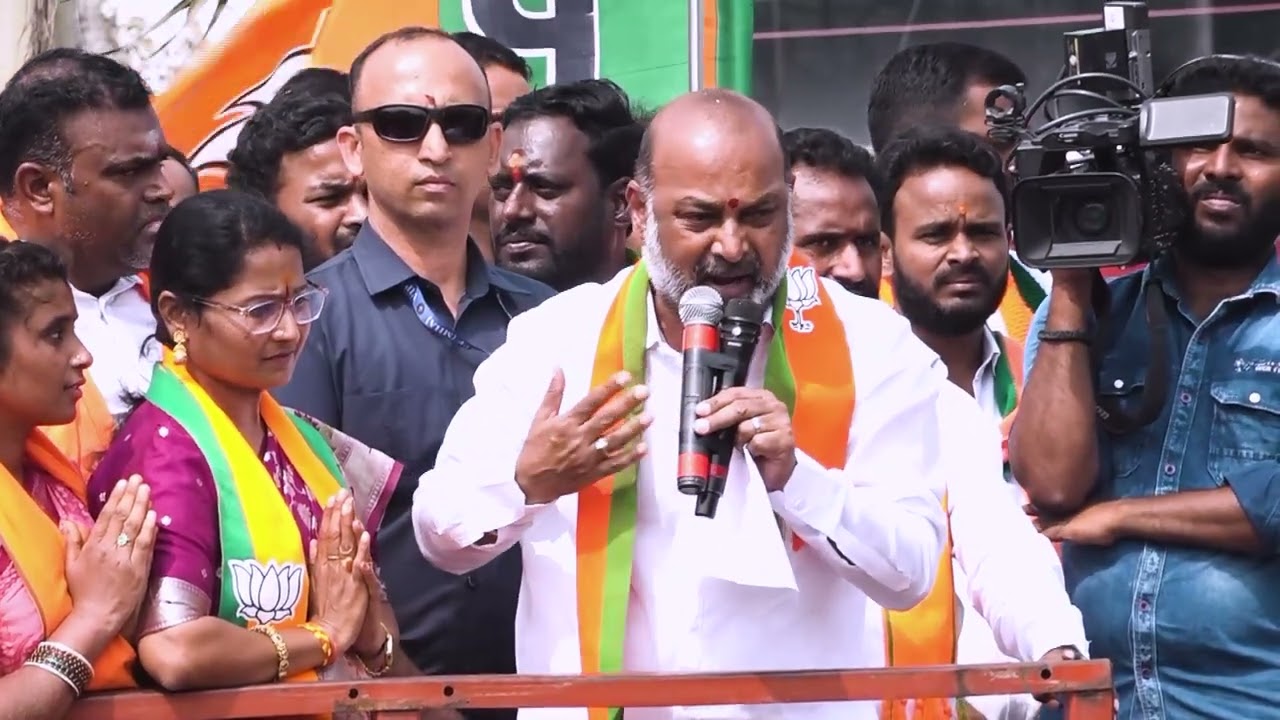 సిరిసిల్లను పట్టించుకోలేదు కానీ ప్రశ్నిస్తే 109 కేసులు పెట్టి ఇబ్బంది పెట్టారు