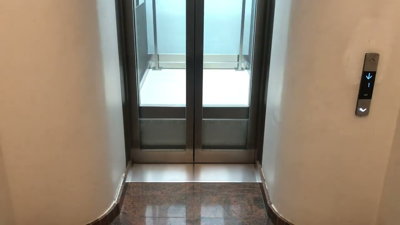 Fahrstuhl KONE DX MonoSpace 500 im Praxishaus Mittelweg 161 Hamburg