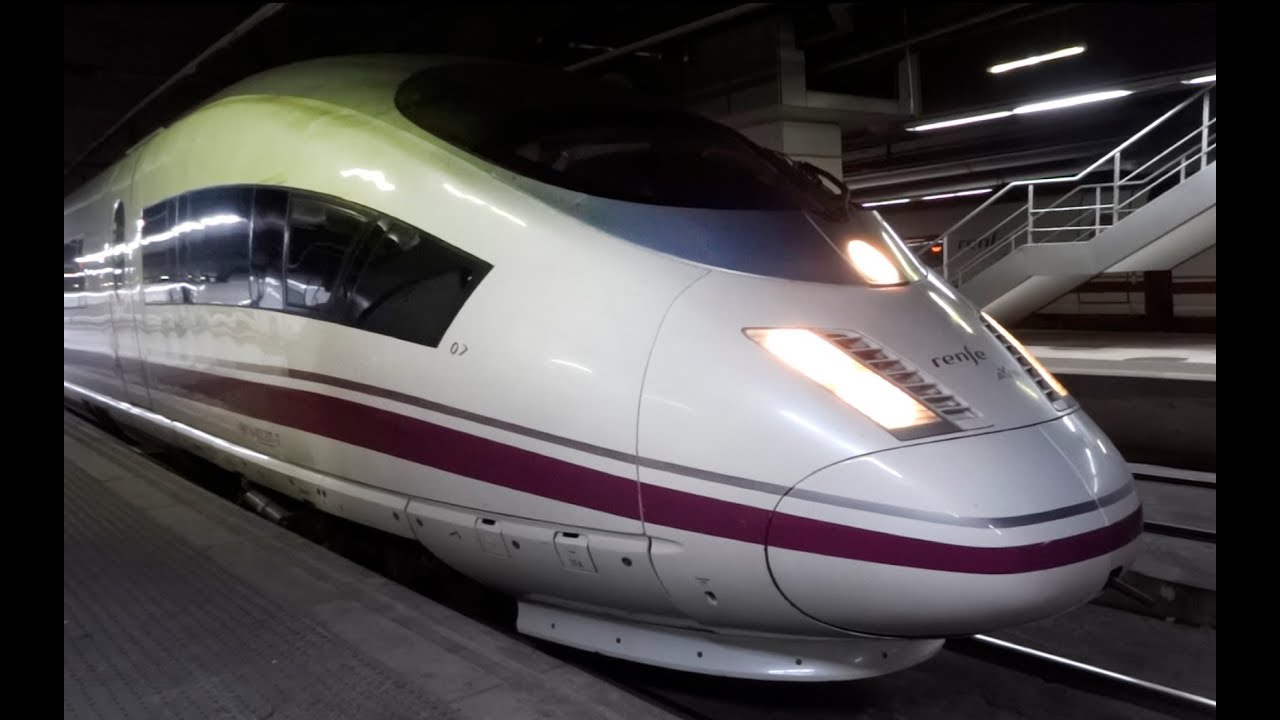 Barcelona Sants Tren AVE 103 sale con destino Madrid