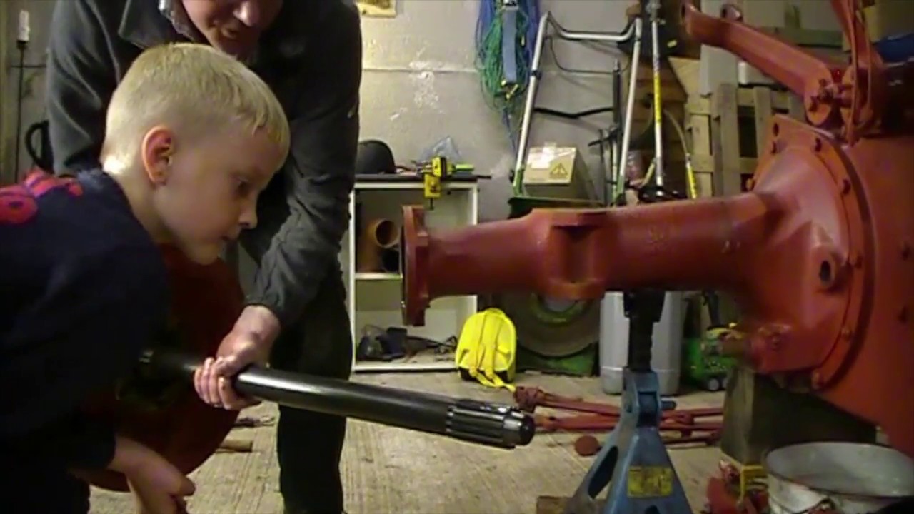#12 Ferguson TED20 - Removing Rear Axles