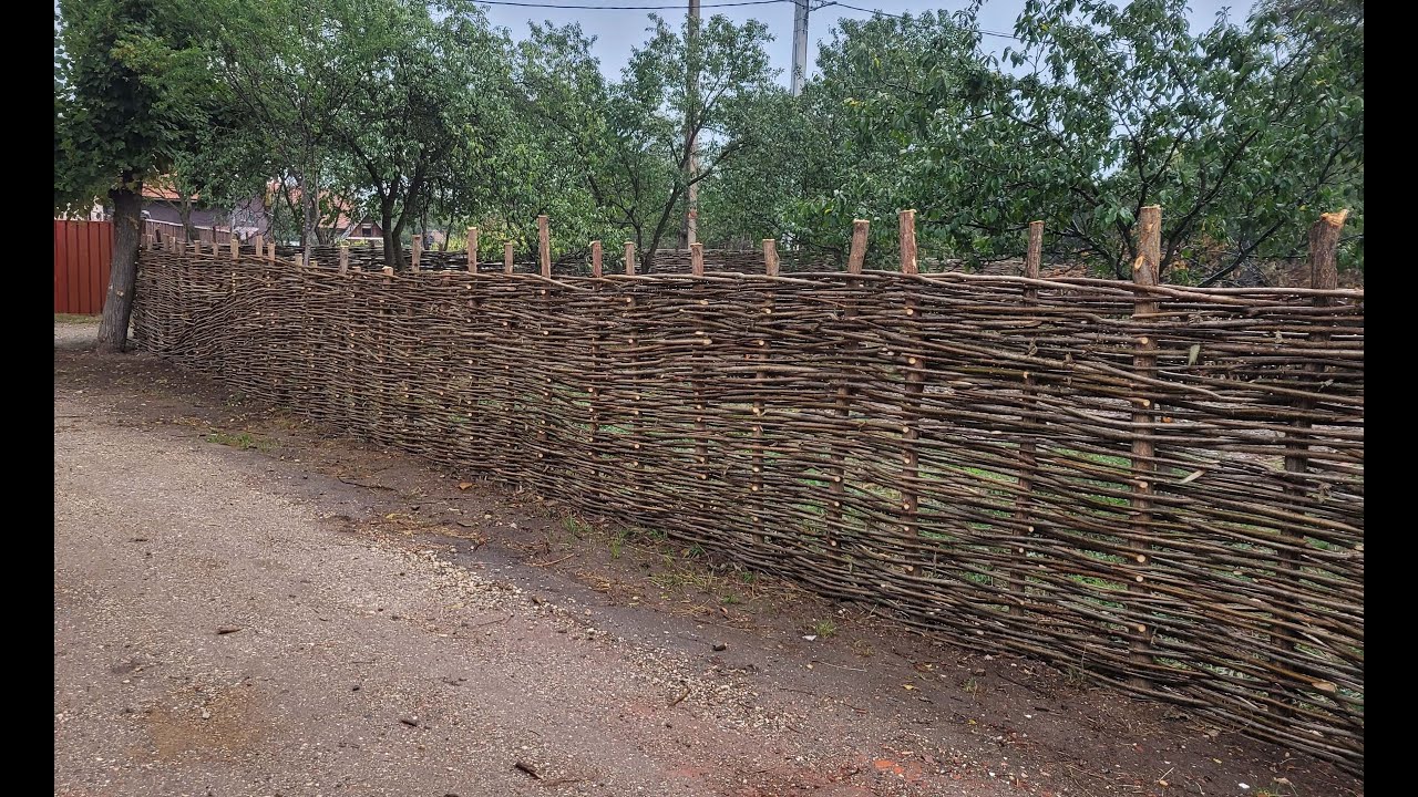 Gard impletit de nuiele de alun ** Geflochteter Zaun **  Plaited hazelnut fence **