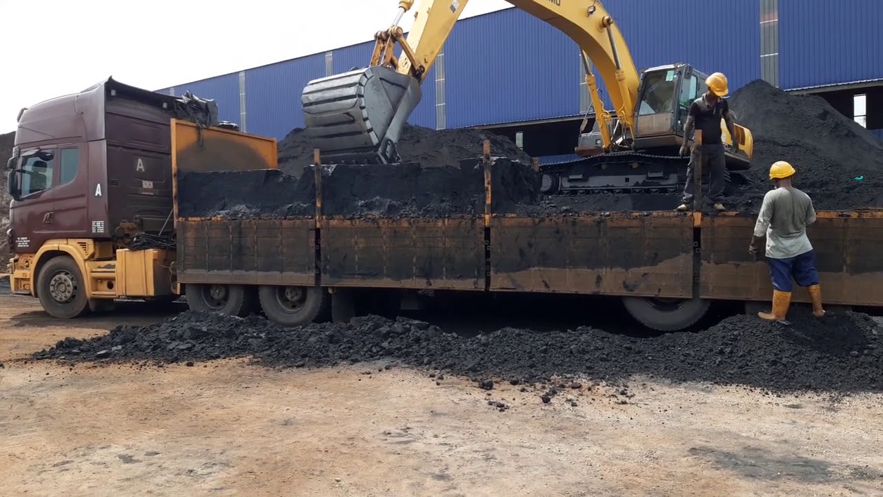 Scania 164L 580 v8. Super Fine Iron Ore. Unloading By SUMITOMO excavator SH 350.