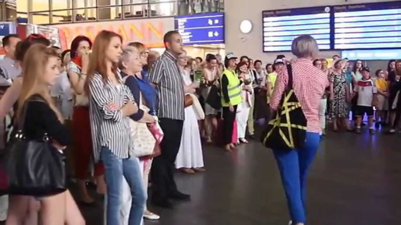 11/07/2014 - FlashMob Ave Verum Corpus - Warsaw Central Station