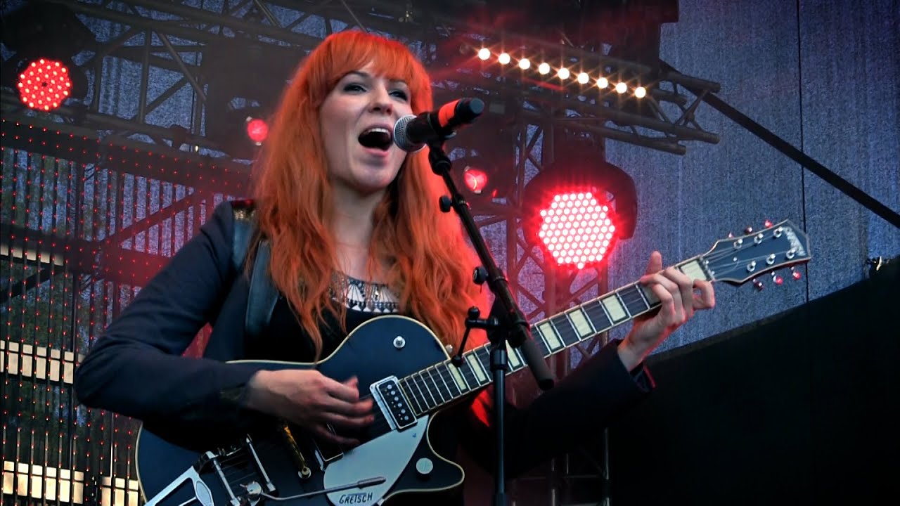 Can't Buy Me Love - MonaLisa Twins (The Beatles Cover)