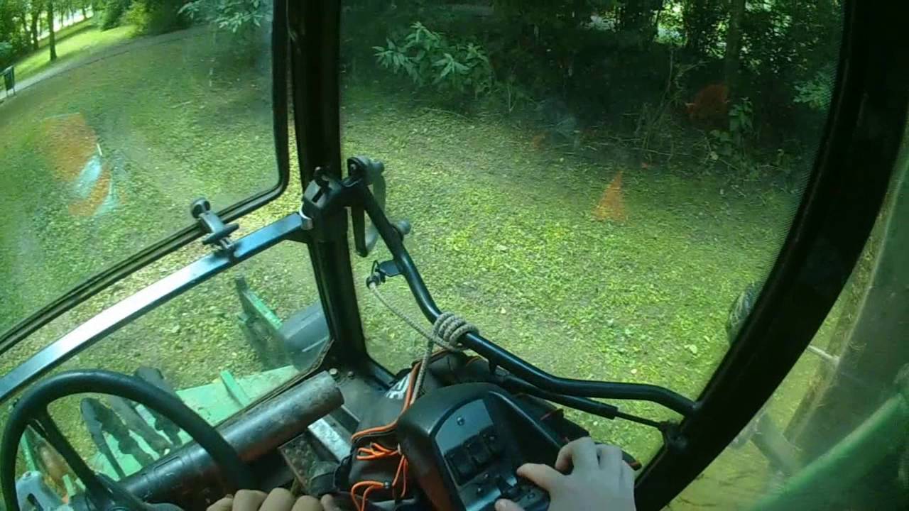 Groenvoorziening: Gazonmaaien Met de John Deere 2 baks cirkelmaaier