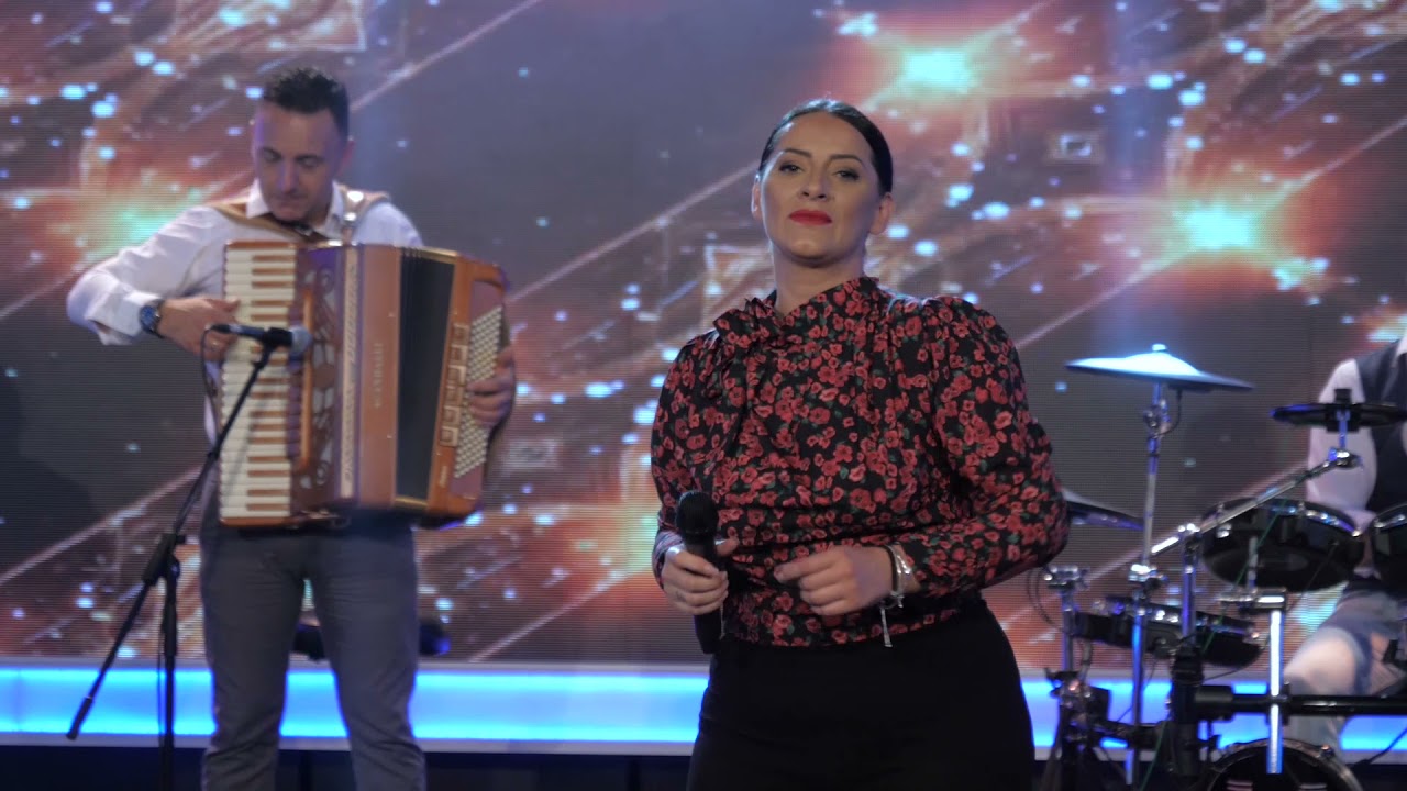 Aneta i Grupa Molika - Belo lice ljubam jas (Art Studio Production Live TV Show)