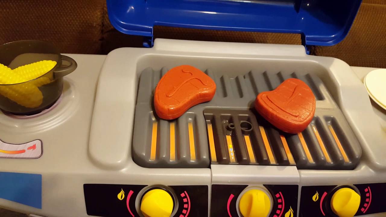 Step2 Just Like Home™ Sizzle & Smoke Barbecue Grill
