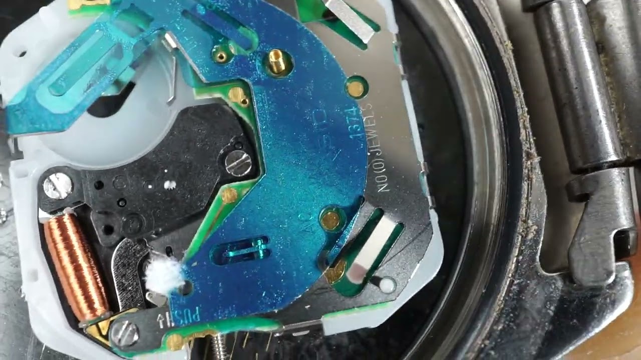 Casio amw-320r dive analog digital watch repair 1374 movement battery replacement.