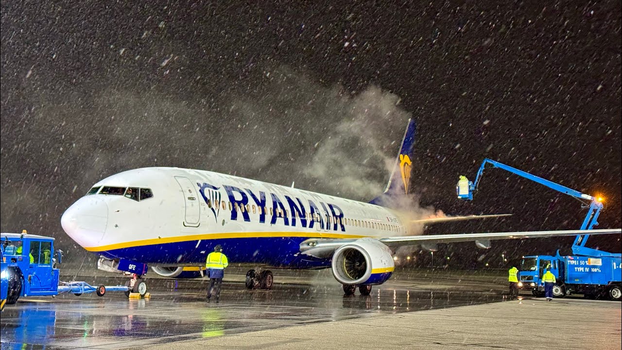 🥶De-icing Ryanair at Sarajevo Airport✈️