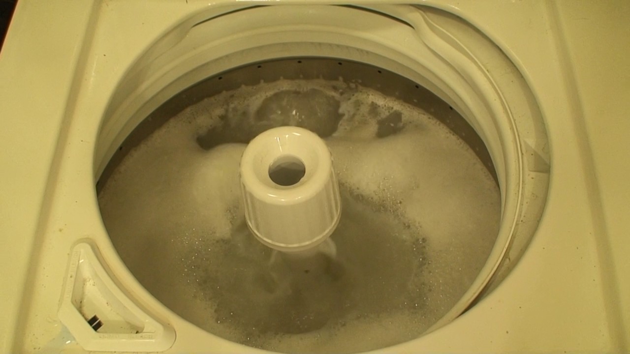 2015 Speed Queen 8 Series Top Load Washer Washing a Small Load of Towels