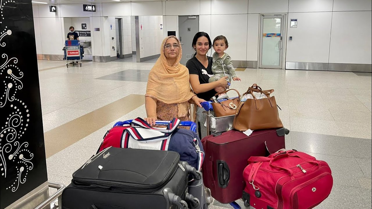 Sydney to Delhi journey😍 #travelvlog #sydneyairport #delhiairport #australia #india #flightvlog