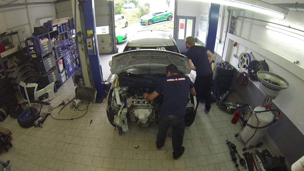 How to change an engine on a Suzuki Swift Sport - Timelapse