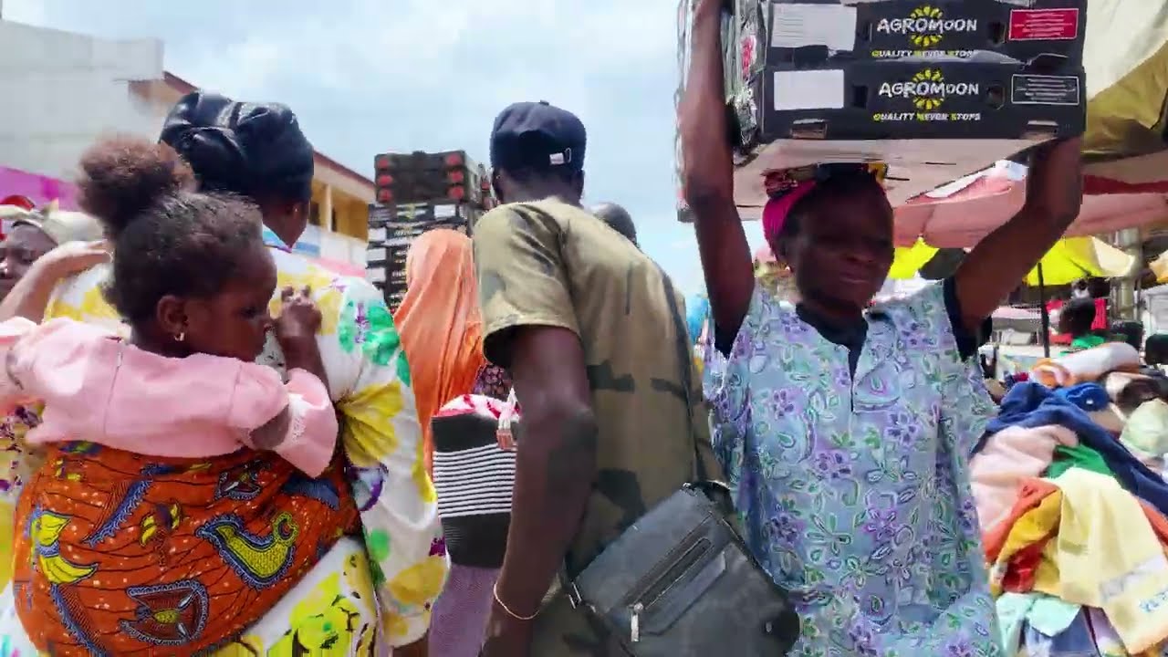 Visit Kumasi Africa street market in Ghana