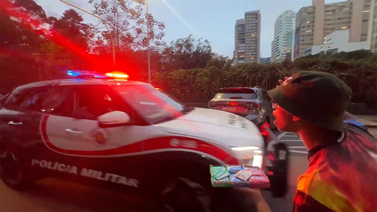 Vendendo bala pelas ruas de São Paulo | Boca de 09 Live